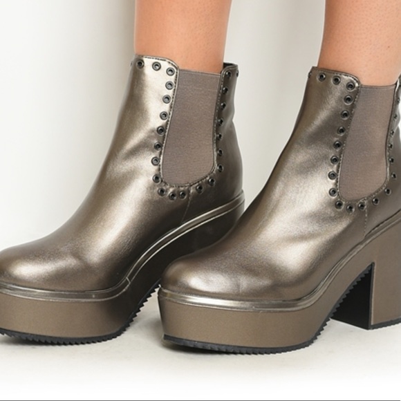 NWOB-  Metallic Pewter Platform Ankle Booties - Picture 3 of 8